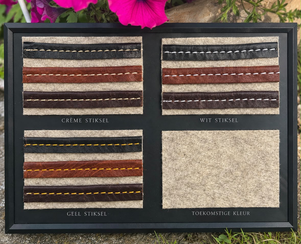 Leren bandjes in zwart, cognac en donkerbruin, afgewerkt met stiksel in zwart, goud, grijs/zilver en rood, op wolvilt